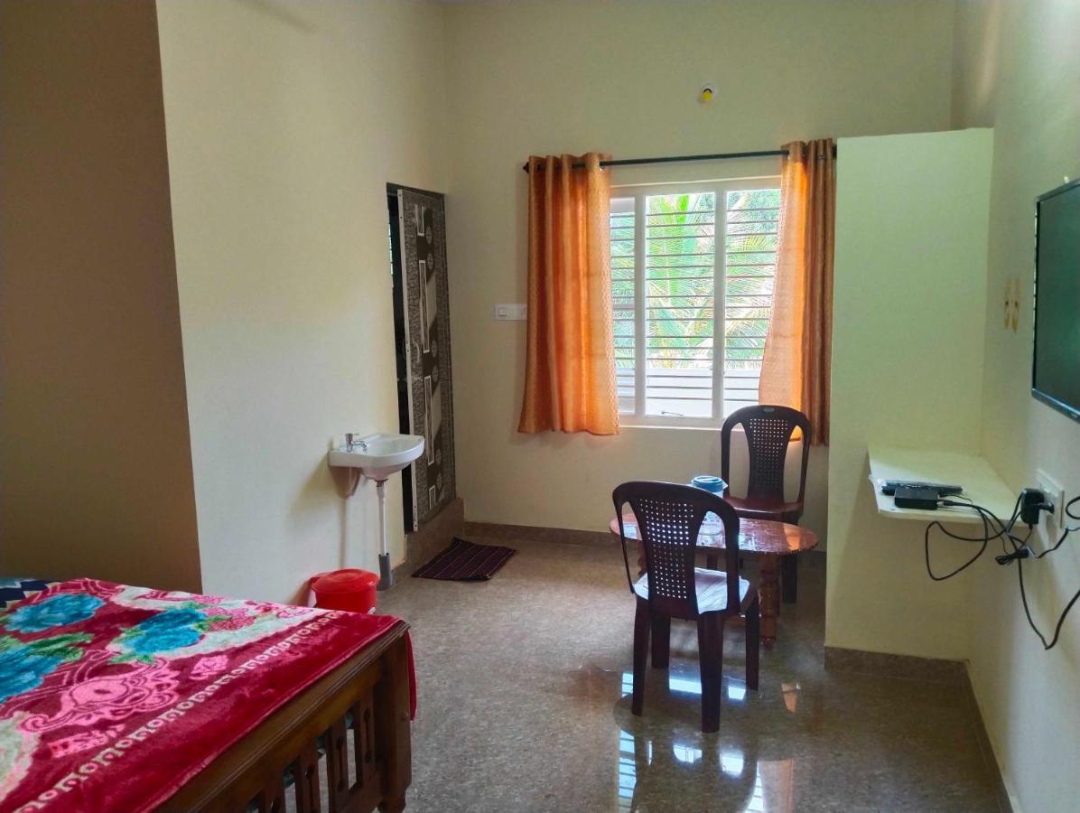 Oyo 8206 K J Residency Hotel Mysore Exterior foto